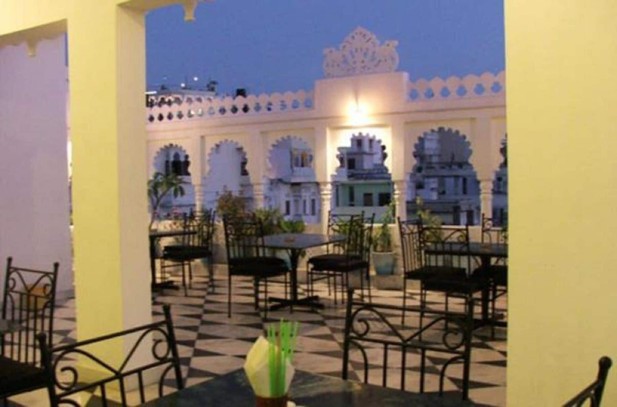 Hotel Minerwa Udaipur Exterior photo